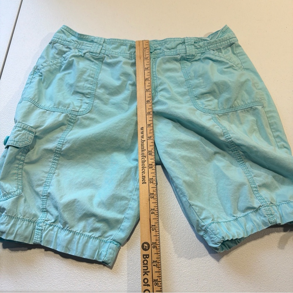 St. John's Bay Sky Blue Chambray Bermuda Cargo Shorts Women's P8 - Picture 8 of 8